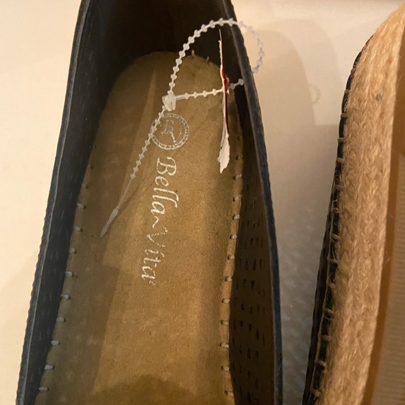 Bella Vita black leather 1” wedge flats size 9WW NIB - Picture 7 of 8